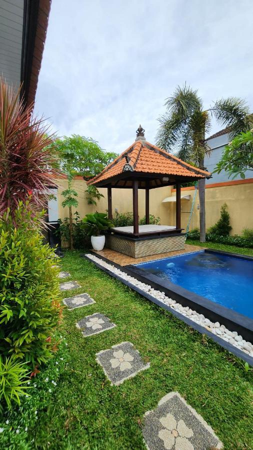 Villa Danielle Seminyak Esterno foto